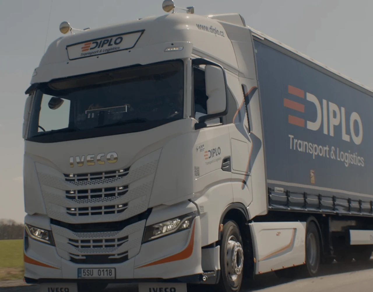 Záběr z brandového videa pro DIPLO Transport & Logistics